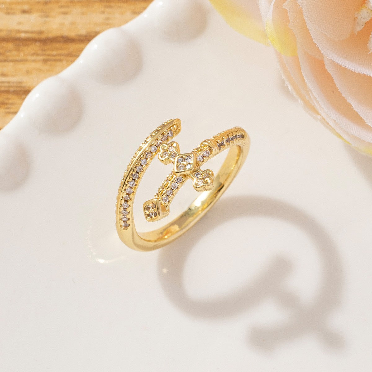 Adjustable cross ring with sparkling stones